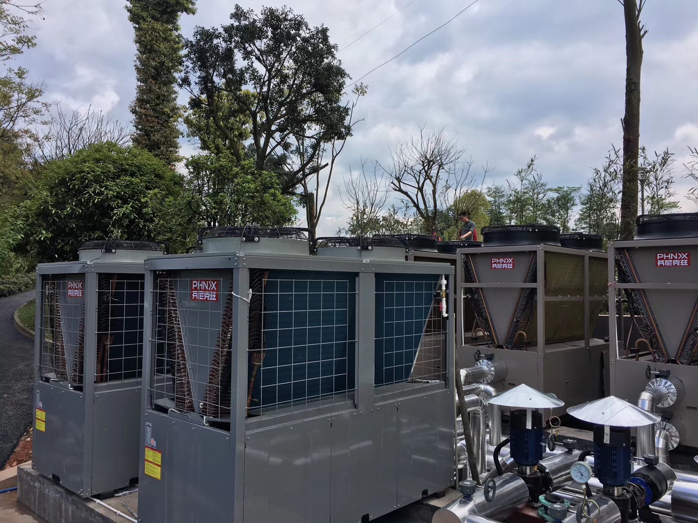 模塊式空氣源熱泵熱水機組噪音處理